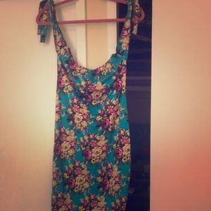 Floral 🌸 dress. Worn twice!